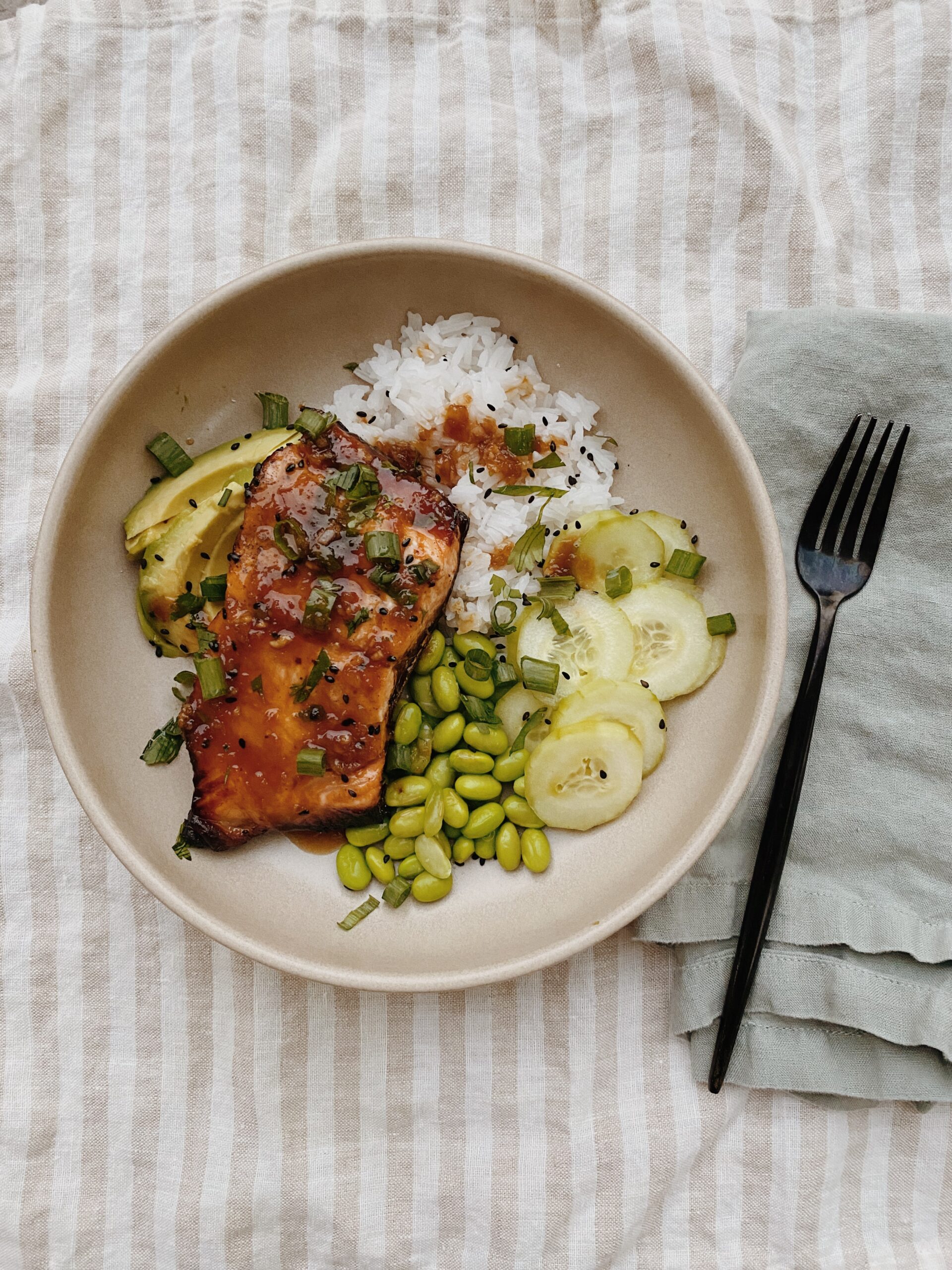 20 minute air fryer salmon bowls