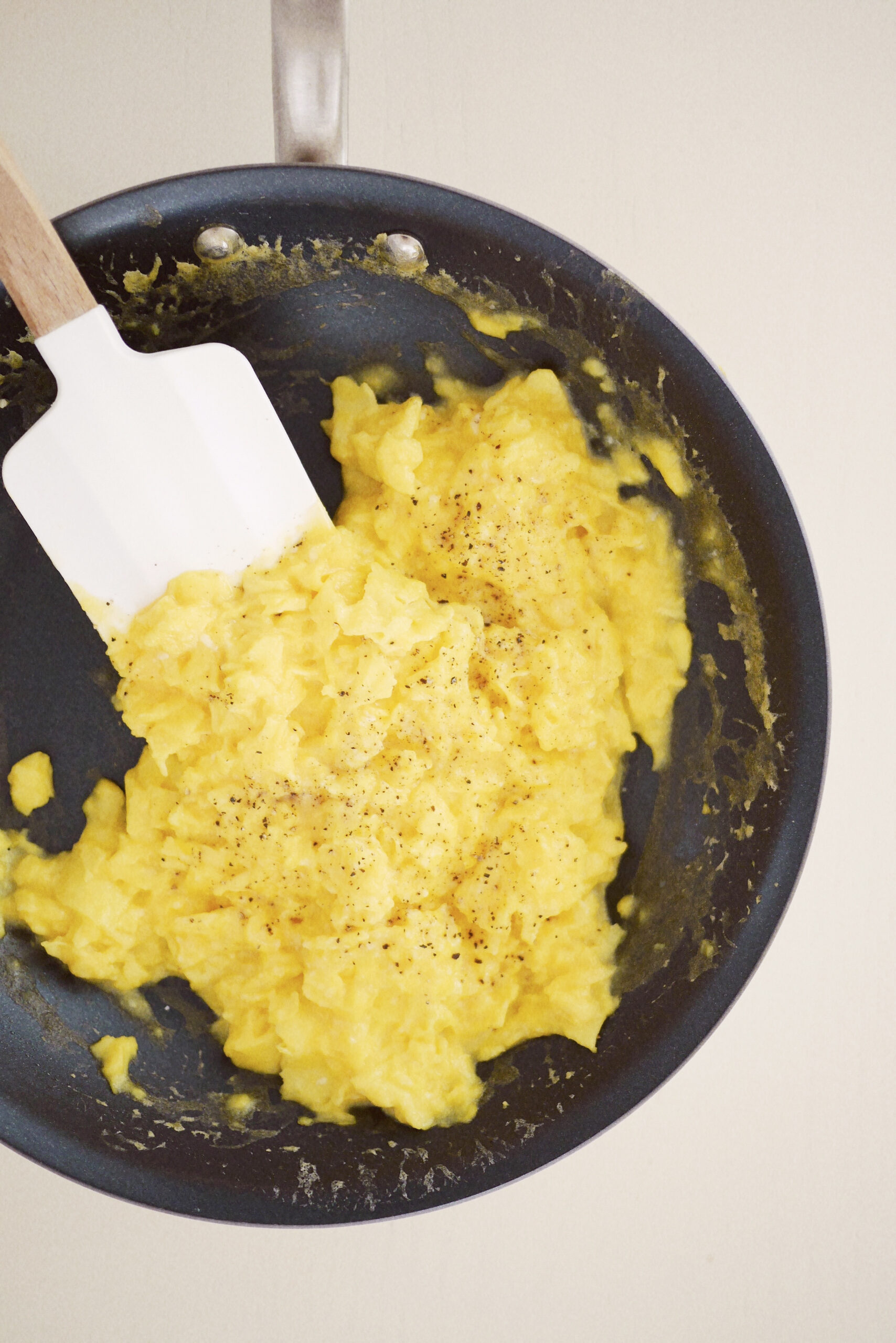 how to make perfect scrambled eggs