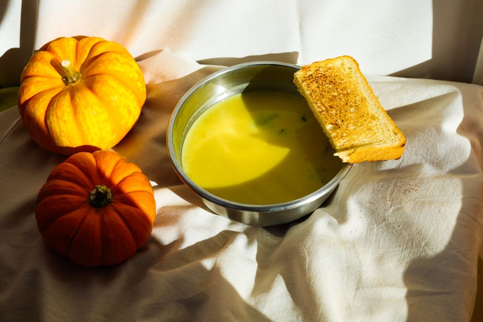 Cozy autumn scene with pumpkin soup and grilled bread, perfect for fall meals.